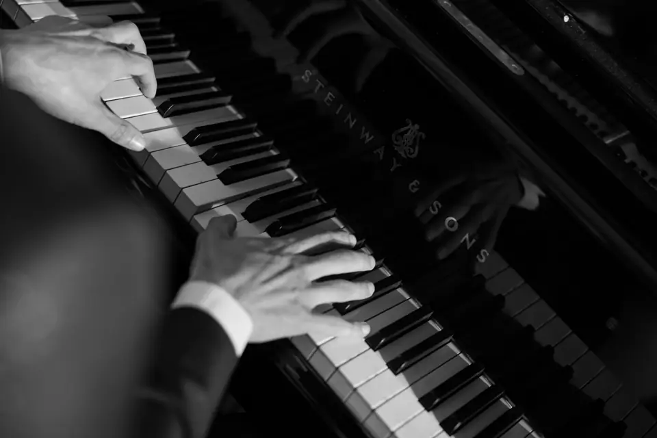 Antoine’s hands playing a Steinway piano